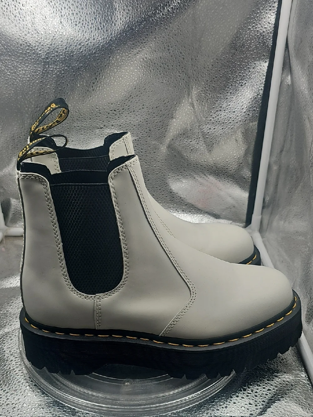 P Dr. Martens White Leather Softy-T 2976 Chelsea Boots New W/O tags Black Sole - Picture 9 of 14